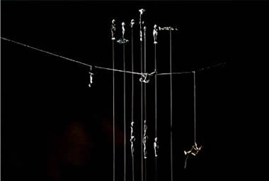 Els equilibristes d&rsquo;Ot&oacute;, instal&middot;lats. 1993.